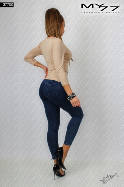 pr_37700_h_copy.jpg